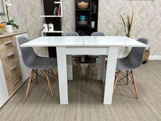 Mesa Comedor Extensible Blanca + 4 Sillas Negras