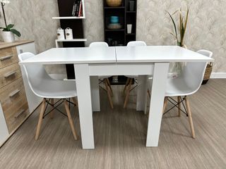 Mesa Comedor Extensible Blanca + 4 Sillas Negras