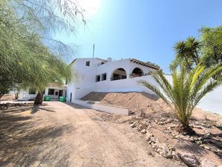 Chalet en venta en Novelda