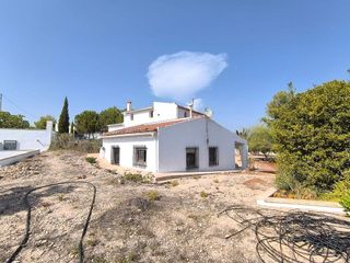 Chalet en venta en Novelda