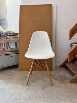 Silla Eames DSW Blanca

x4 set (total 80)