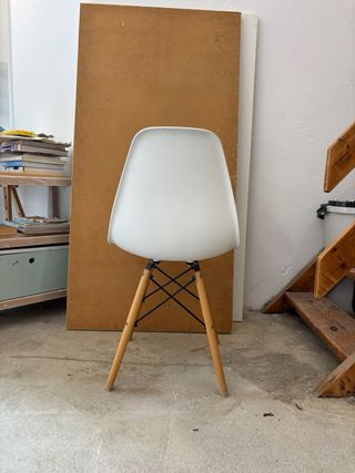 Silla Eames DSW Blanca

x4 set (total 80)