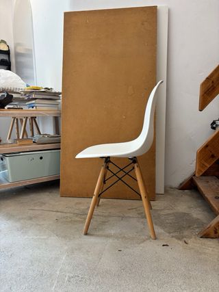 Silla Eames DSW Blanca

x4 set (total 80)