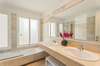 Piso en venta en Elviria en Marbella