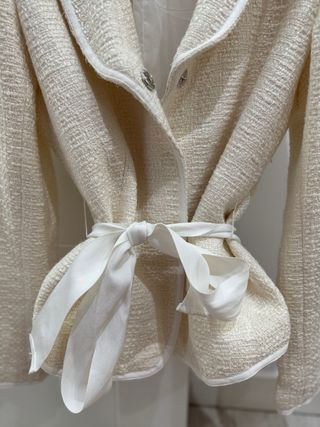 Chaqueta Chanel Tweed Blanca con Cinturón