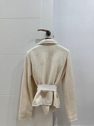 Chaqueta Chanel Tweed Blanca con Cinturón
