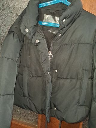 Cazadora acolchada Bershka negra