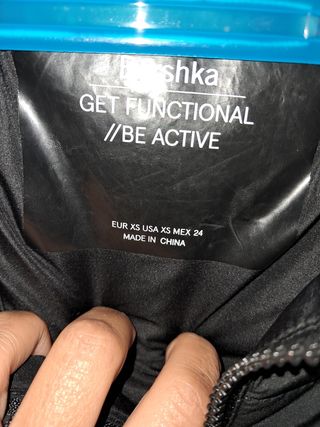 Cazadora acolchada Bershka negra