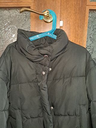 Cazadora acolchada Bershka negra