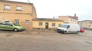 Casa adosada en venta en Tobarra