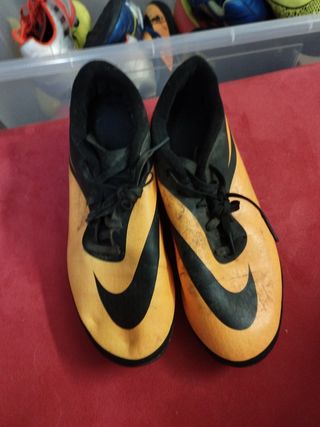 Scarpe da calcio Nike arancioni e nere