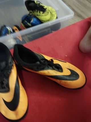 Scarpe da calcio Nike arancioni e nere