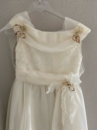  Vestido comunión crema con flores y cha