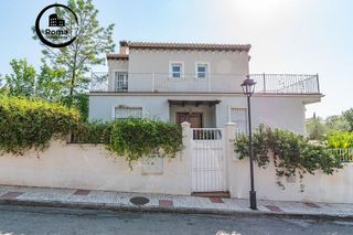 Chalet en venta en Barrio de la Vega en Monachil