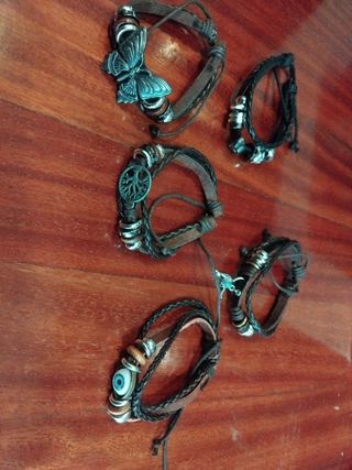 Pulseras de cuero diseños variados 