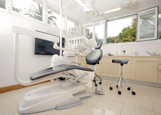 TRASPASO CLINICA DENTAL EN BARCELONA CIUDAD