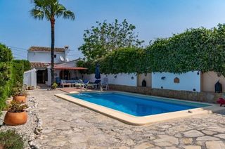 Chalet en venta en Teulada Pueblo en Teulada