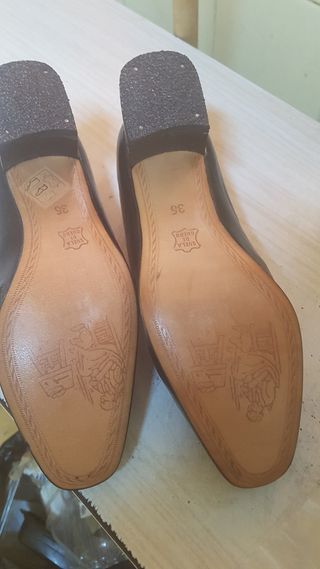 Zapatos de tacón negros para mujer