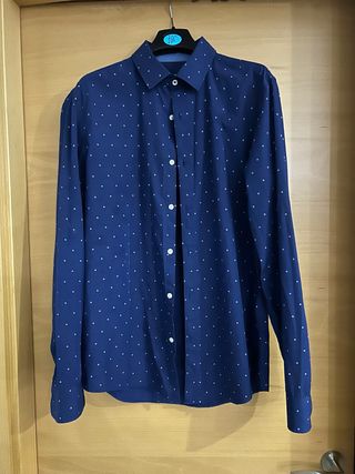 Camisa azul marino Zara con puntos