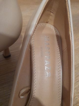 Tacones Beige y Dorados