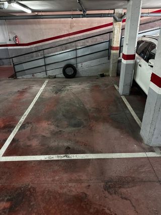 Se alquila plaza de parking.