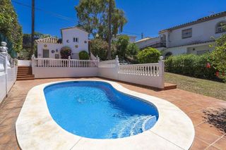 Chalet en venta en El Faro de Calaburra - Chaparral en Mijas