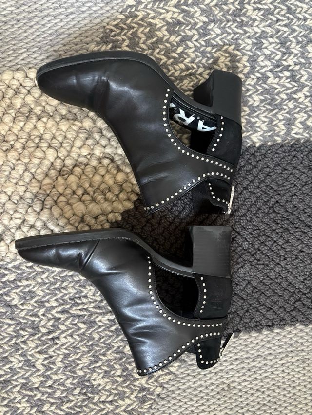 Botines Zara Negros con Tachuelas