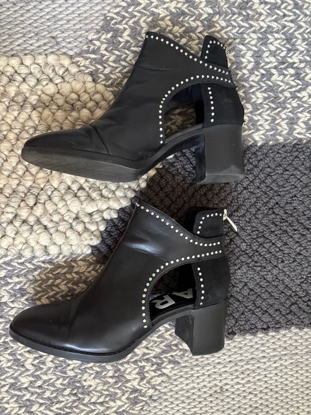 Botines Zara Negros con Tachuelas