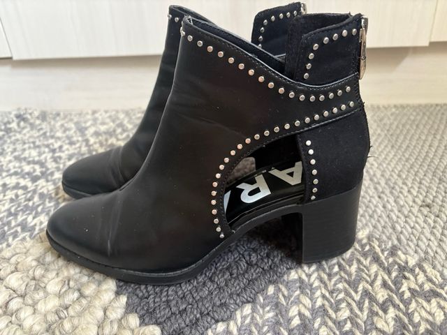 Botines Zara Negros con Tachuelas