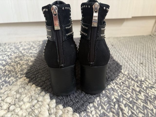 Botines Zara Negros con Tachuelas