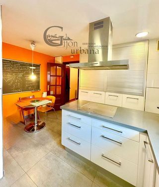 Piso en venta en El Polígono en Gijón