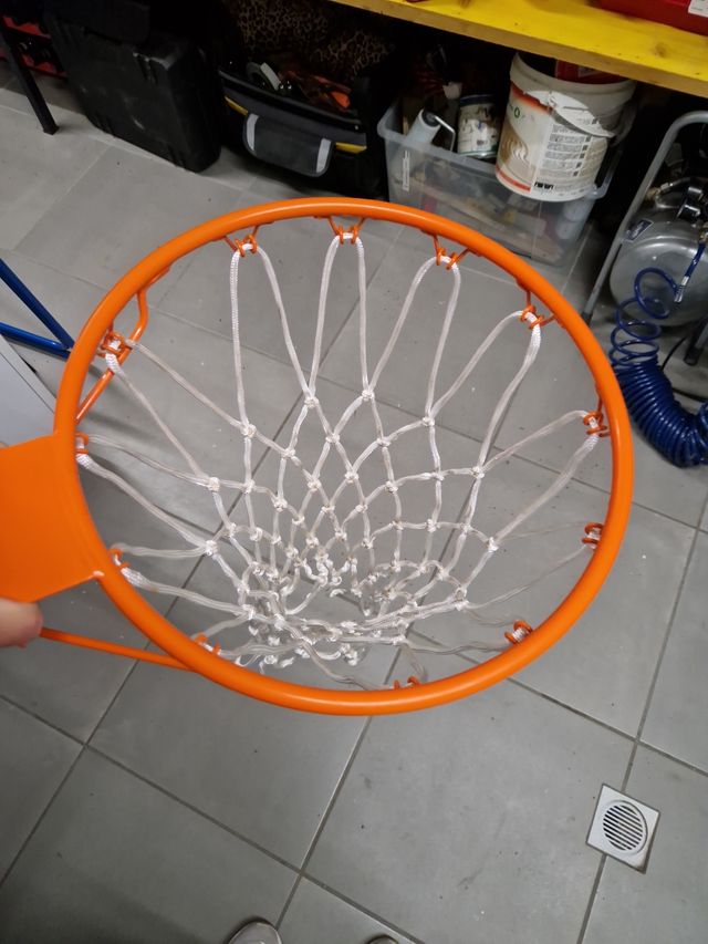 Canestro da basket arancione con retina