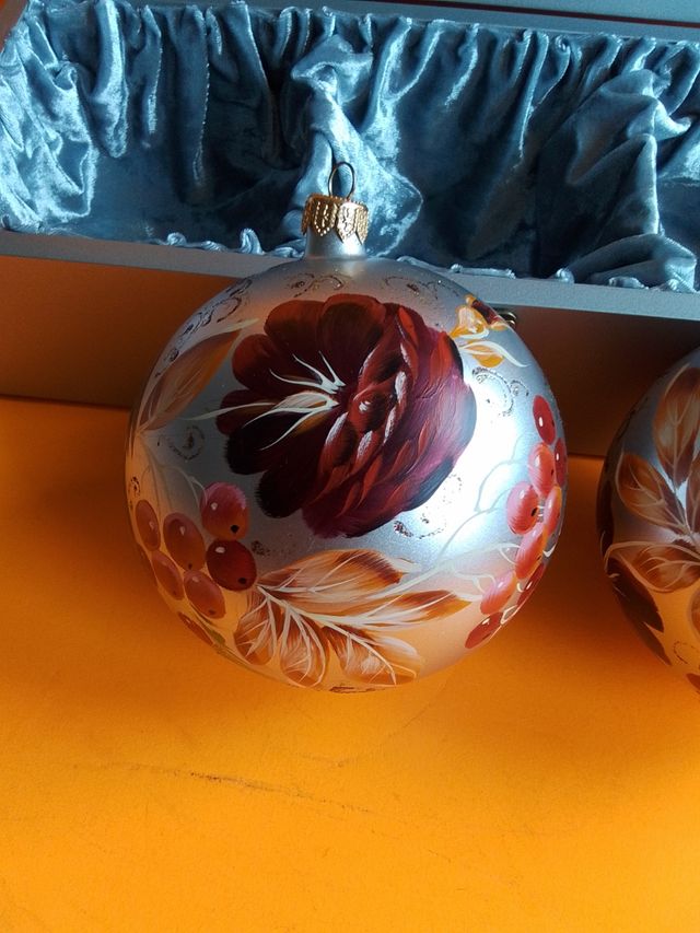 Scatola decorata a mano con uccelli