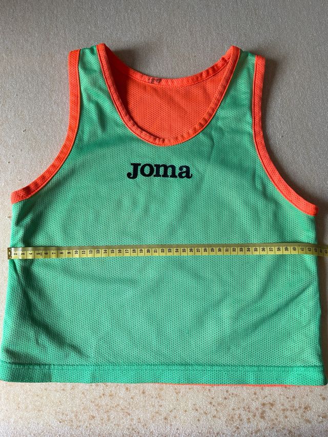 Peto Joma reversible naranja y verde.