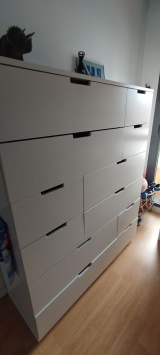 Cajonera blanca de dormitorio
