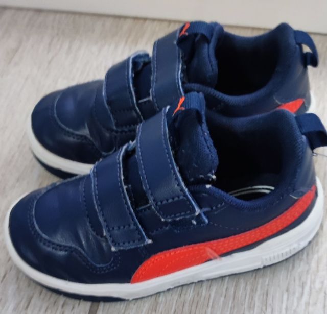 Scarpe Puma Bambino Blu con Velcro, numero 24.
