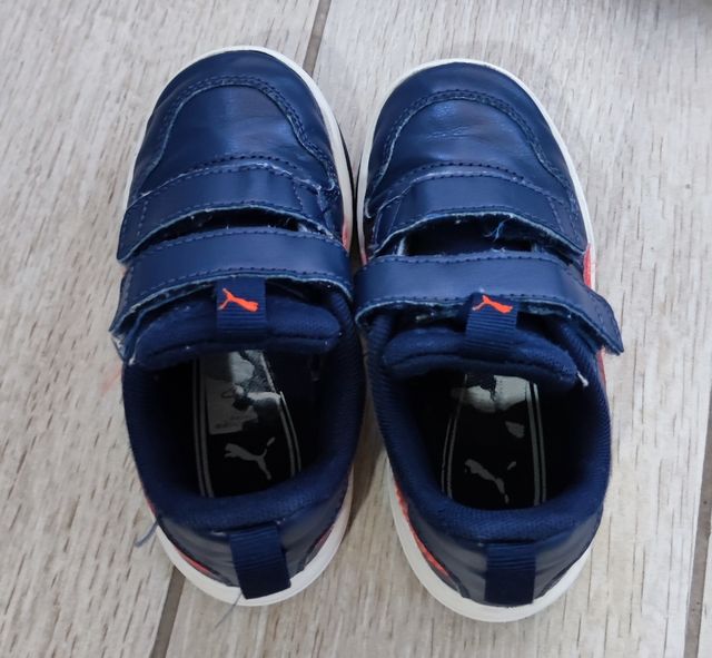 Scarpe Puma Bambino Blu con Velcro, numero 24.