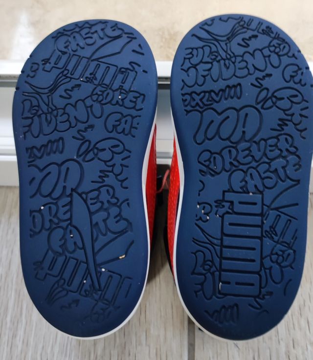 Scarpe Puma Bambino Blu con Velcro, numero 24.