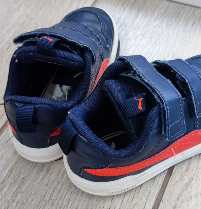 Scarpe Puma Bambino Blu con Velcro, numero 24.