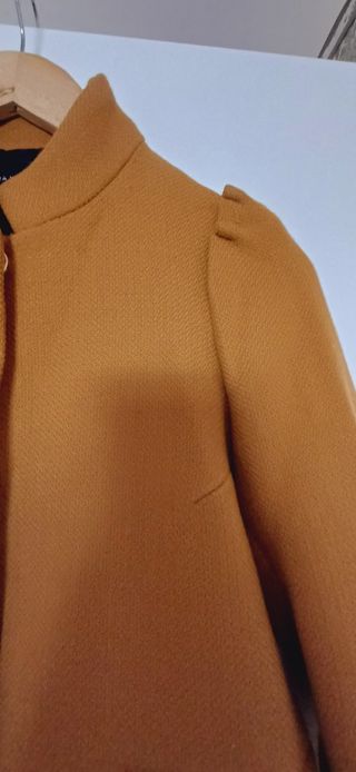 Abrigo Zara Woman color camel
