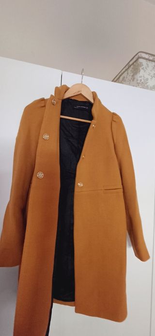 Abrigo Zara Woman color camel