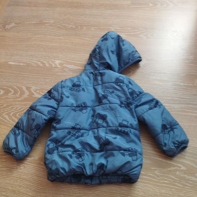 Cazadora con borregillo por dentro talla 36 meses