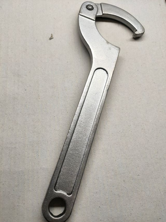 Llave de media luna ajustable