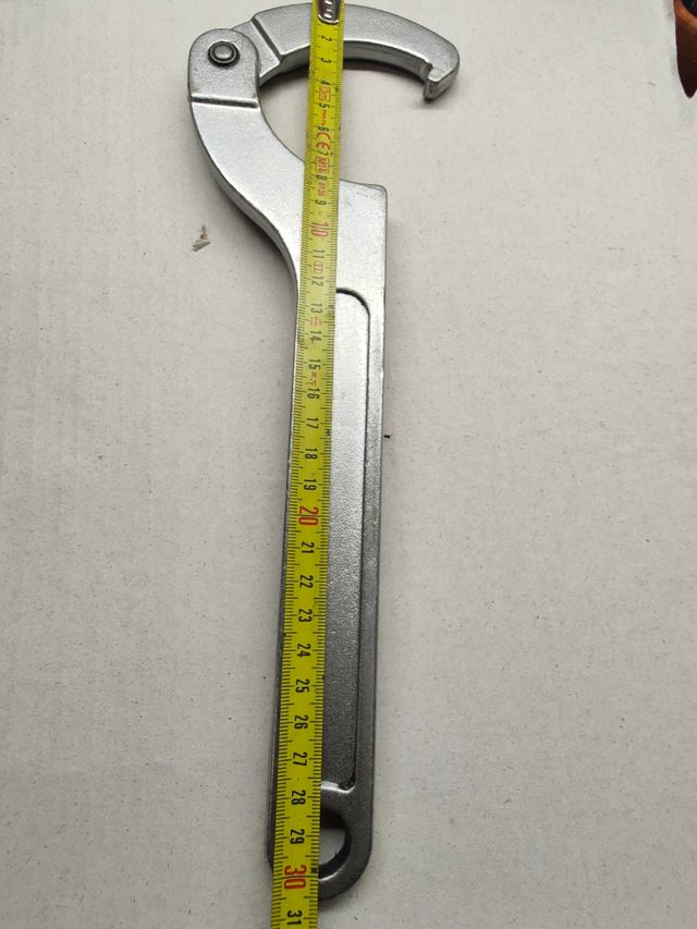 Llave de media luna ajustable