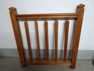 Barandilla de madera,95cm de ancho x 92cm de alto