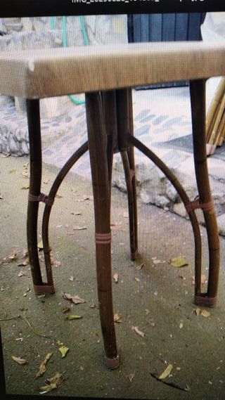 Mesa de terraza o jardín de madera y bambú