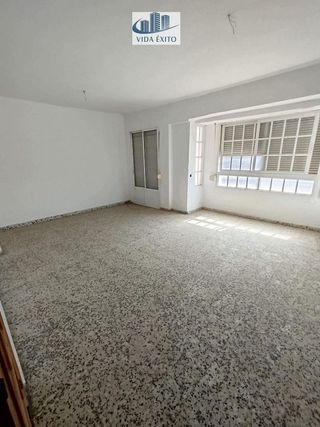 Piso en venta en Linares