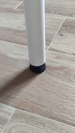 Mesa de escritorio blanca