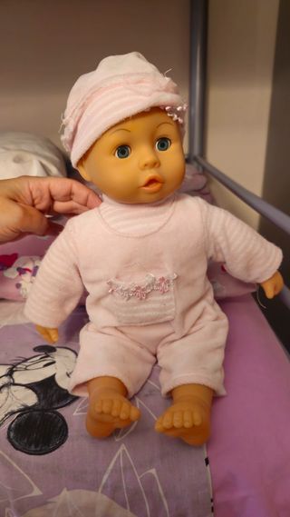 Muñeca bebé llorona rosa