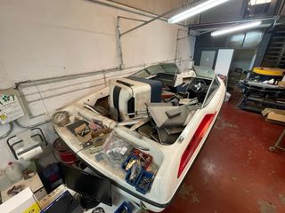 Barco Chaparral 180 SL LIMITED para reparar